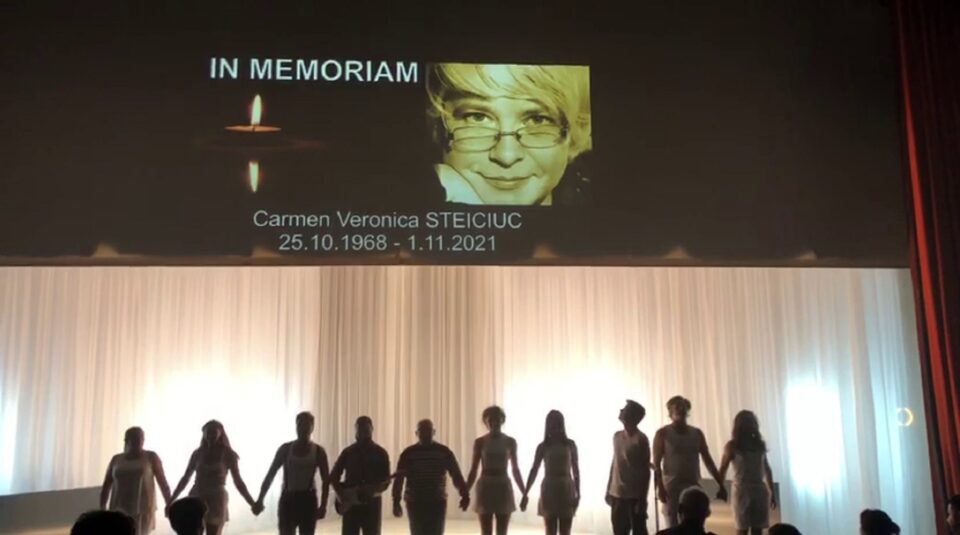 Moment din spectacolul de duminică seara, pe scena TMMVS, în memoria directoarei Carmen Veronica Steiciuc