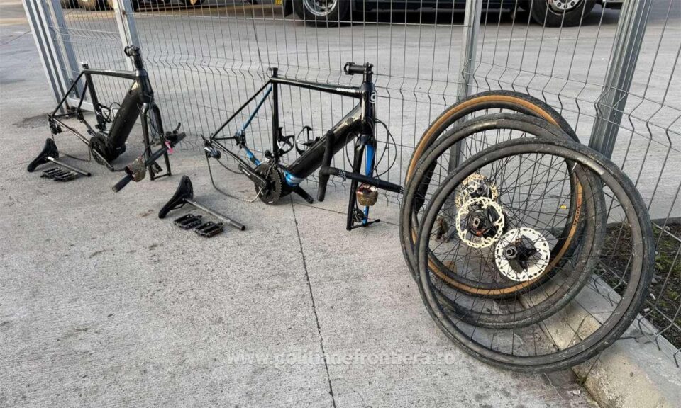 La control s-au găsit două biciclete dezasamblate
