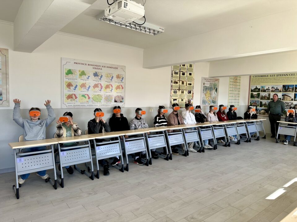 Elevii din Edineț, fascinați de vizita la Liceul Tehnologic „Ștefan cel Mare” Cajvana