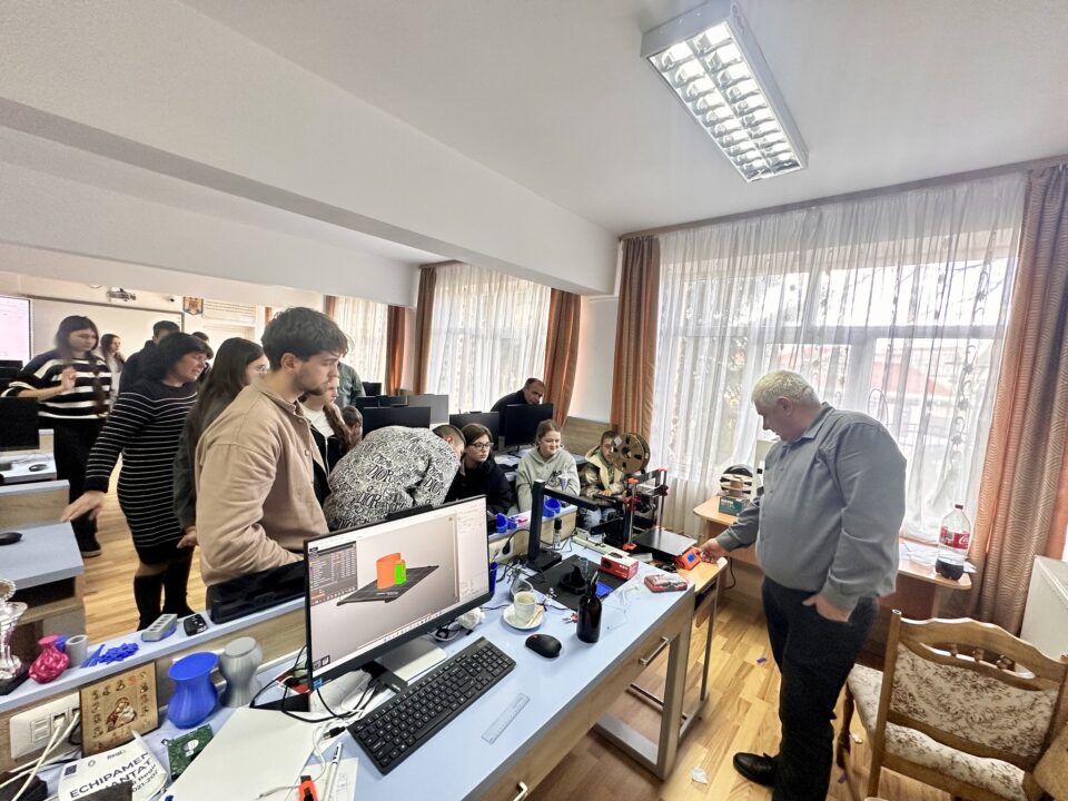 Elevii din Edineț, fascinați de vizita la Liceul Tehnologic „Ștefan cel Mare” Cajvana