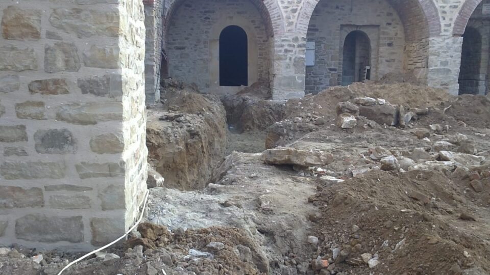 Accesul la cisterna din Evul Mediu Accesul la cisterna din Evul Mediu