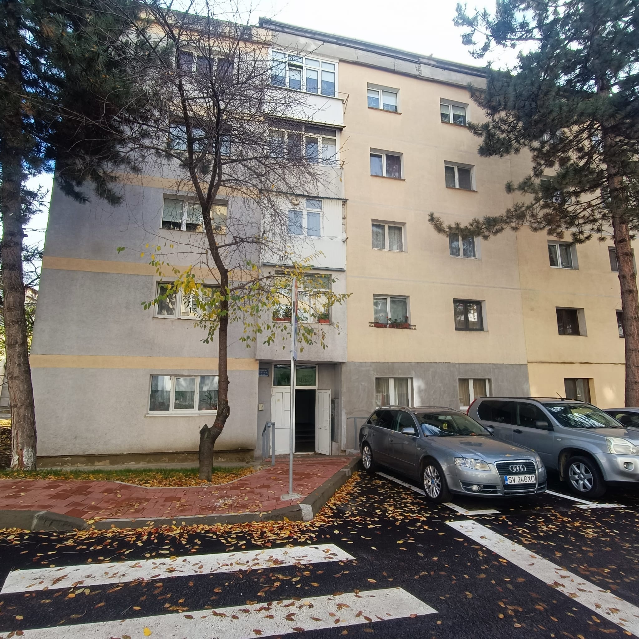 Blocul din Suceava unde locuia familia Stroici