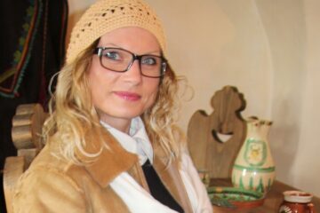 Daniela Negurici a plecat la Ceruri mult prea devreme. La doar 51 de ani. Regrete din partea colegilor de la Monitorul de Suceava Daniela Negurici a plecat la Ceruri mult prea devreme. La doar 51 de ani. Regrete din partea colegilor de la Monitorul de Suceava