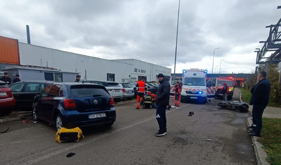 Accident în spatele hipermarketului Carrefour din municipiul Suceava, între un autoturism și o motocicletă Accident în spatele hipermarketului Carrefour din municipiul Suceava, între un autoturism și o motocicletă