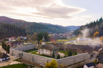 Întâlnirea preoților de caritate din Arhiepiscopia Sucevei și Rădăuților la Mănăstirea Voroneț Întâlnirea preoților de caritate din Arhiepiscopia Sucevei și Rădăuților la Mănăstirea Voroneț