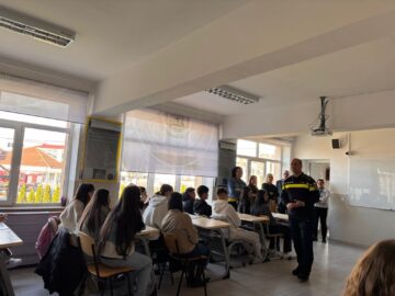 Elevi și profesori, instruiți pentru un mediu sigur, la Liceul Tehnologic „Ștefan cel Mareˮ din Cajvana