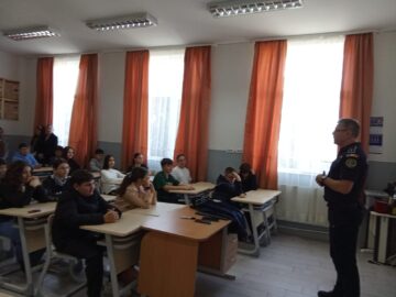 Elevi și profesori, instruiți pentru un mediu sigur, la Liceul Tehnologic „Ștefan cel Mareˮ din Cajvana