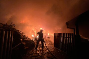 Gospodărie distrusă într-un incendiu puternic Gospodărie distrusă într-un incendiu puternic