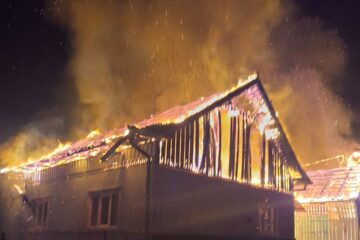 Incendiu foarte puternic într-o gospodărie din Păltinoasa