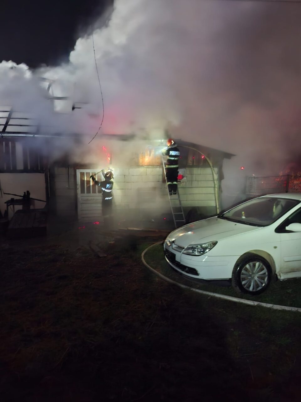 Incendiu foarte puternic într-o gospodărie din Păltinoasa
