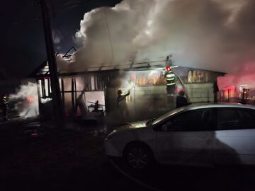Două case distruse de incendii pornite de la coșurile de fum cu probleme