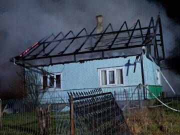 Două case distruse de incendii pornite de la coșurile de fum cu probleme