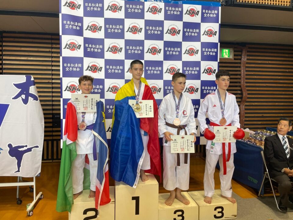 Nu mai puțin de 17 medalii au cucerit sportivii antrenați de Ovidiu Sfetcu la Campionatul Mondial de Karate din Japonia