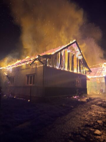 Două case distruse de incendii pornite de la coșurile de fum cu probleme