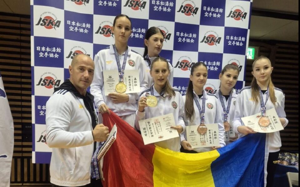 Nu mai puțin de 17 medalii au cucerit sportivii antrenați de Ovidiu Sfetcu la Campionatul Mondial de Karate din Japonia