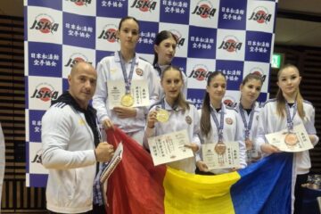 Nu mai puțin de 17 medalii au cucerit sportivii antrenați de Ovidiu Sfetcu la Campionatul Mondial de Karate din Japonia