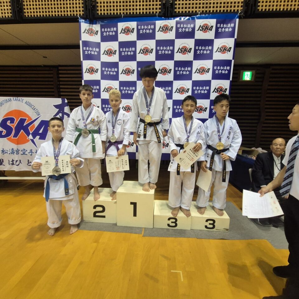 Nu mai puțin de 17 medalii au cucerit sportivii antrenați de Ovidiu Sfetcu la Campionatul Mondial de Karate din Japonia