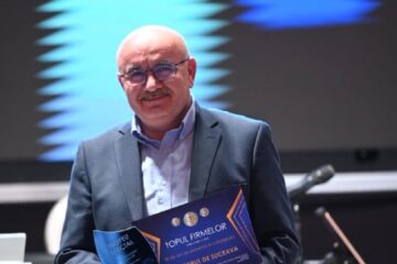 Cotidianul Monitorul de Suceava a primit „Trofeul special” la Gala Excelenței în Afaceri pentru 30 de ani de existență Cotidianul Monitorul de Suceava a primit „Trofeul special” la Gala Excelenței în Afaceri pentru 30 de ani de existență