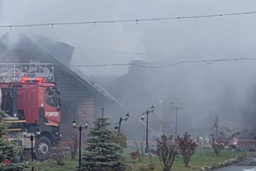 Un turist a murit după ce pensiunea în care era cazat a luat foc