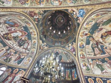 Procesiune religioasă pe străzile din Ițcani, de Mihail și Gavriil, la hramul parohiei „Sf. Arhangheli”