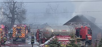 Un turist a murit după ce pensiunea în care era cazat a luat foc