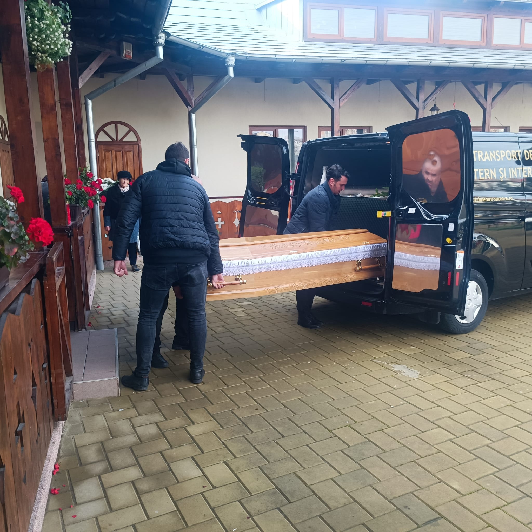 Suceveanul mort după prăbușirea unui turn medieval din Roma a fost adus acasă pentru înmormântare