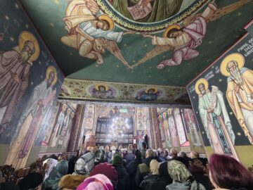 Procesiune religioasă pe străzile din Ițcani, de Mihail și Gavriil, la hramul parohiei „Sf. Arhangheli”