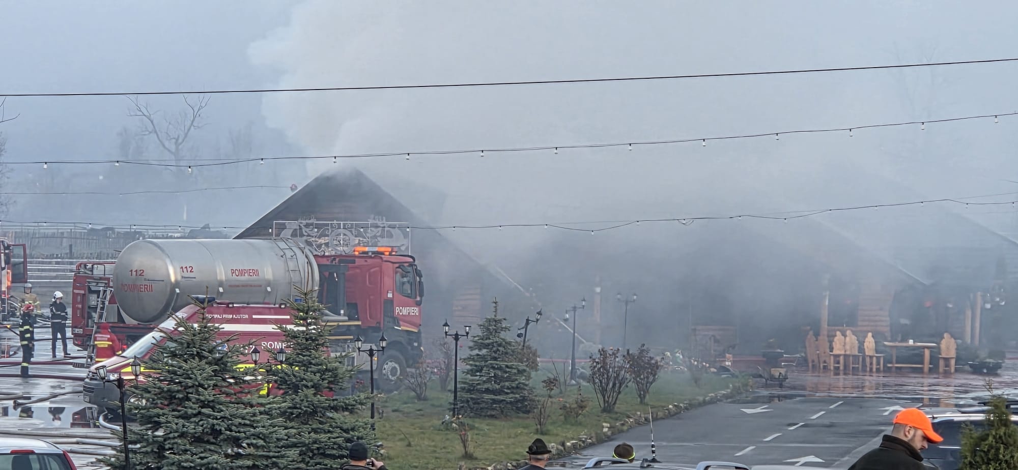 Un turist a murit după ce pensiunea în care era cazat a luat foc