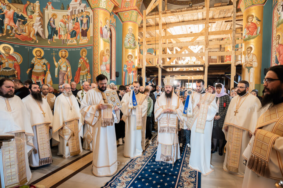 Binecuvântare arhierească la cel de-al doilea hram al parohiei sucevene Burdujeni-Gară, Sfântul Ierarh Nectarie de la Eghina