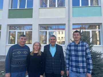 Peste 530 de echipamente achiziționate cu bani europeni au început să fie livrate unităților de învățământ din Siret