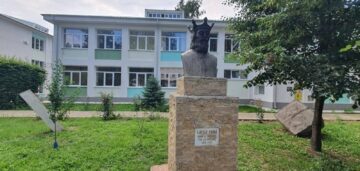 Peste 530 de echipamente achiziționate cu bani europeni au început să fie livrate unităților de învățământ din Siret