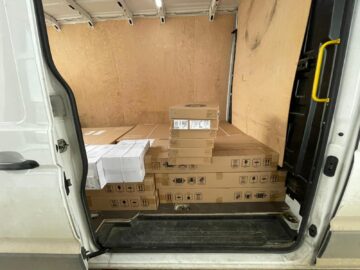 Peste 530 de echipamente achiziționate cu bani europeni au început să fie livrate unităților de învățământ din Siret