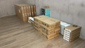 Peste 530 de echipamente achiziționate cu bani europeni au început să fie livrate unităților de învățământ din Siret