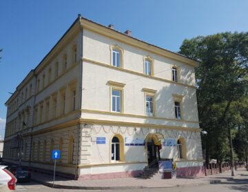 Peste 530 de echipamente achiziționate cu bani europeni au început să fie livrate unităților de învățământ din Siret