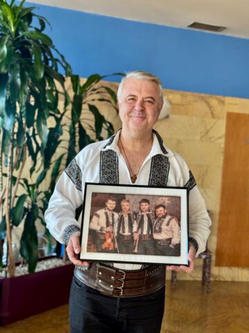 Dorul de casă al românilor din Diaspora, alinat de muzica Tarafului Florin Mucea și de vocile artiștilor îndrăgiți din țară