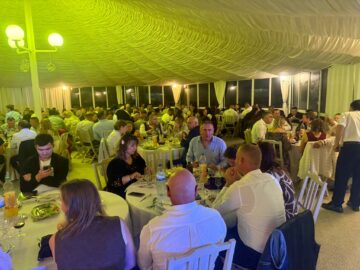 Dorul de casă al românilor din Diaspora, alinat de muzica Tarafului Florin Mucea și de vocile artiștilor îndrăgiți din țară