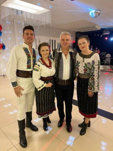 Dorul de casă al românilor din Diaspora, alinat de muzica Tarafului Florin Mucea și de vocile artiștilor îndrăgiți din țară