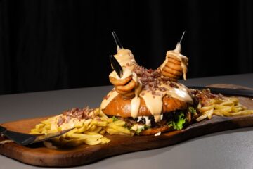 Moldavian Burger Suceava pregătește o seară specială: meniu deosebit și muzică live cu The Friends