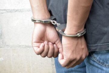 Un monstru care și-a violat verișoara de numai 12 ani, arestat de judecători