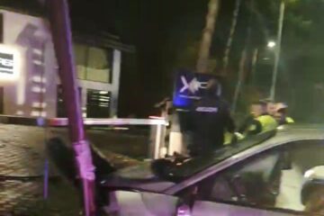 Un șofer băut, cu permisul anulat și suspect de consum de droguri, a provocat un accident lângă Primăria Suceava