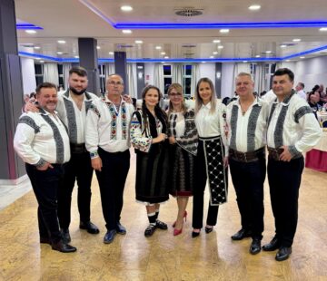 Dorul de casă al românilor din Diaspora, alinat de muzica Tarafului Florin Mucea și de vocile artiștilor îndrăgiți din țară