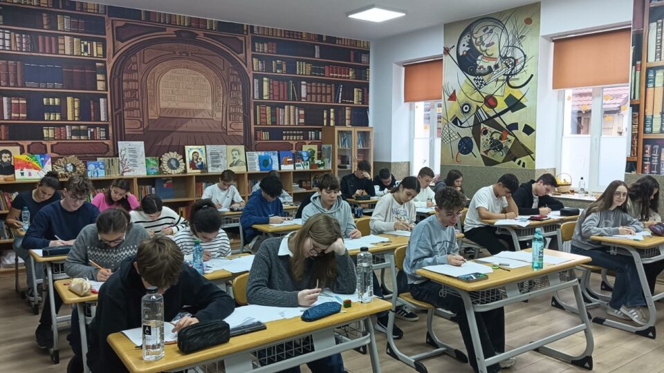 Aproape 300 de elevi la Gura Humorului, la Concursul „Memorialul David Hrimiuc”, dedicat pasionaților de matematică Aproape 300 de elevi la Gura Humorului, la Concursul „Memorialul David Hrimiuc”, dedicat pasionaților de matematică