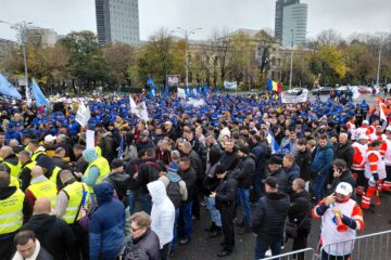 Zeci de sindicaliști de la BNS Suceava au fost la București, la mitingul împotriva austerității Zeci de sindicaliști de la BNS Suceava au fost la București, la mitingul împotriva austerității