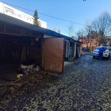 Demolare parțială de garaje pe strada Mărășești, unde acțiunea Primăriei Suceava a fost blocată de o ordonanță prezidențială