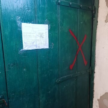 Demolare parțială de garaje pe strada Mărășești, unde acțiunea Primăriei Suceava a fost blocată de o ordonanță prezidențială