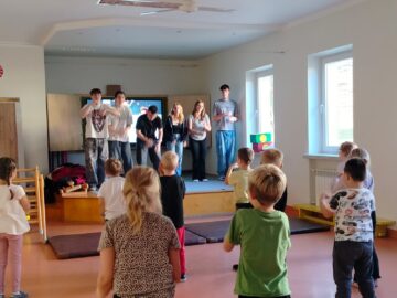 Elevii de la Colegiul „Vasile Lovinescu” Fălticeni, ambasadori ai implicării civice în Polonia