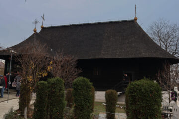 Biserica „Sfinţii Mucenici Mercurie şi Ecaterina” din Rădăşeni, un monument istoric de 400 de ani, îşi serbează ocrotitorii Biserica „Sfinţii Mucenici Mercurie şi Ecaterina” din Rădăşeni, un monument istoric de 400 de ani, îşi serbează ocrotitorii