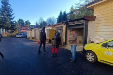 Demolare parțială de garaje pe strada Mărășești, unde acțiunea Primăriei Suceava a fost blocată de o ordonanță prezidențială Demolare parțială de garaje pe strada Mărășești, unde acțiunea Primăriei Suceava a fost blocată de o ordonanță prezidențială