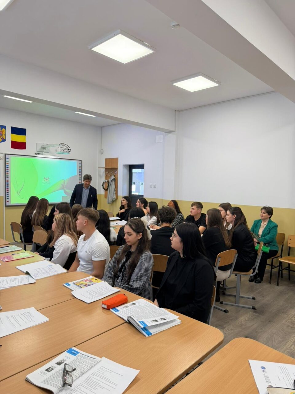 Liceul Teoretic „Iorgu Vârnav Liteanu” din Liteni, punte între tradiție și inovație la Cercul Pedagogic al profesorilor de Socio-Umane