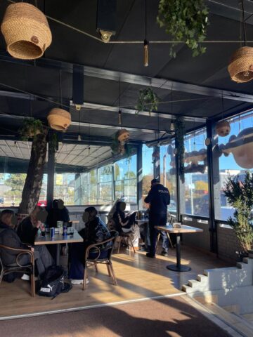 250 de elevi, găsiți în localuri, în miezul zilei, după o razie a Poliției la Fălticeni